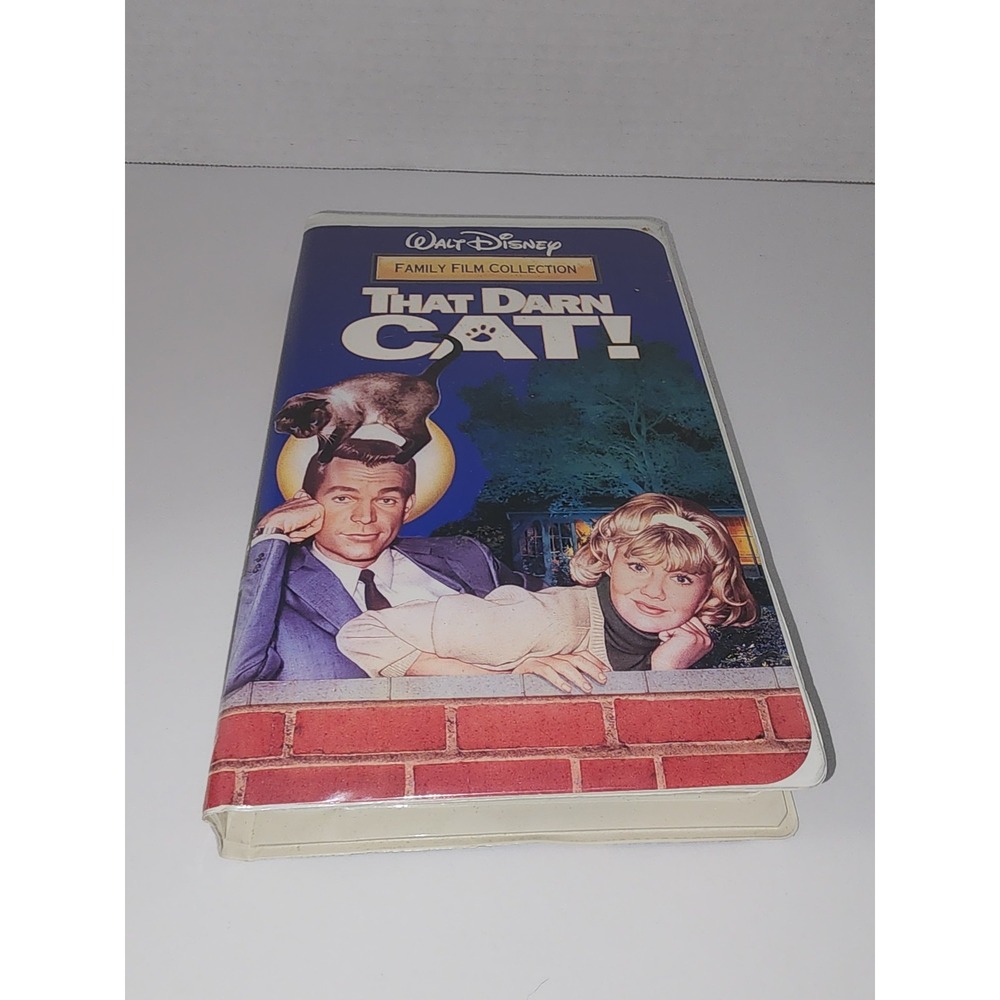 That Darn Cat VHS Clamshell Disney‎ Movie